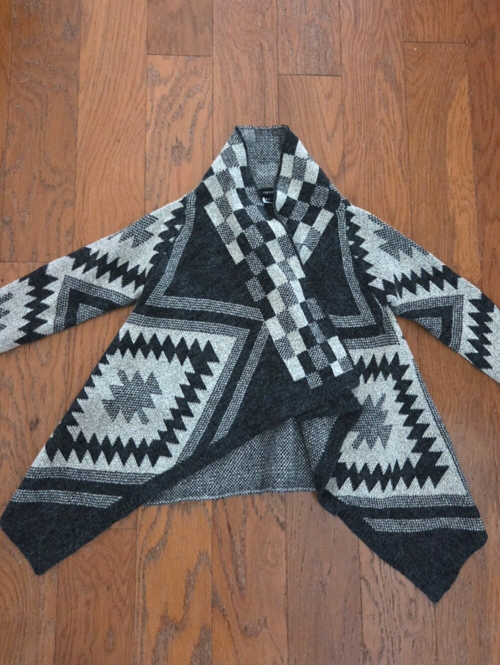 Forever 21 Black & Gray Geometric Open-Front Cardigan